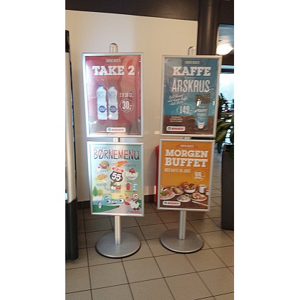 Eksempel på reklamestativ i bruk