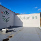 Betanien logo montert oppe på fasaden.