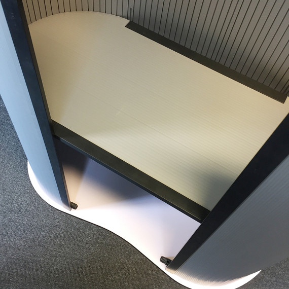 Messebord eller messedisk som veier lite