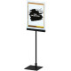 Stilrent sort plakatstativ bord