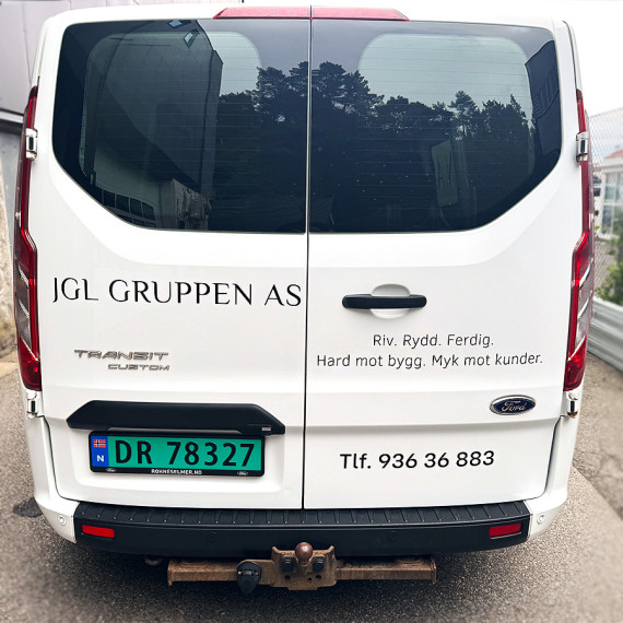 Bilreklame montert på Kokstad, for JGL Gruppen